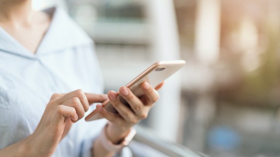 Beyond Wipes and Sprays: Innovative Safe Phone Cleaning Techniques